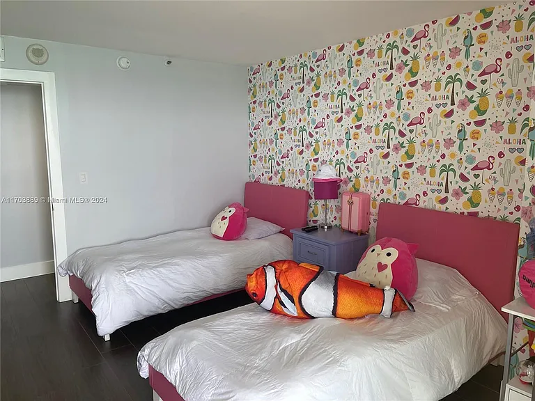 2555 Collins Ave #1409 — Photo 23