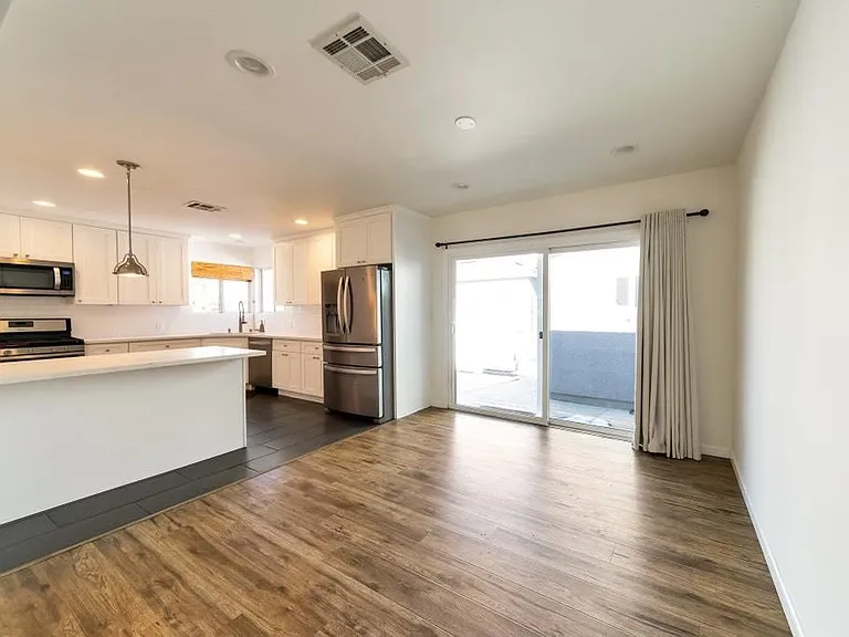 11613 Haynes St — Photo 3