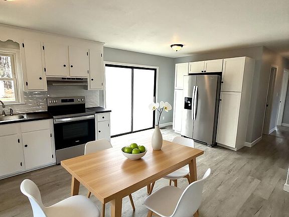 3rd image of 412 Sandy Ridge Road