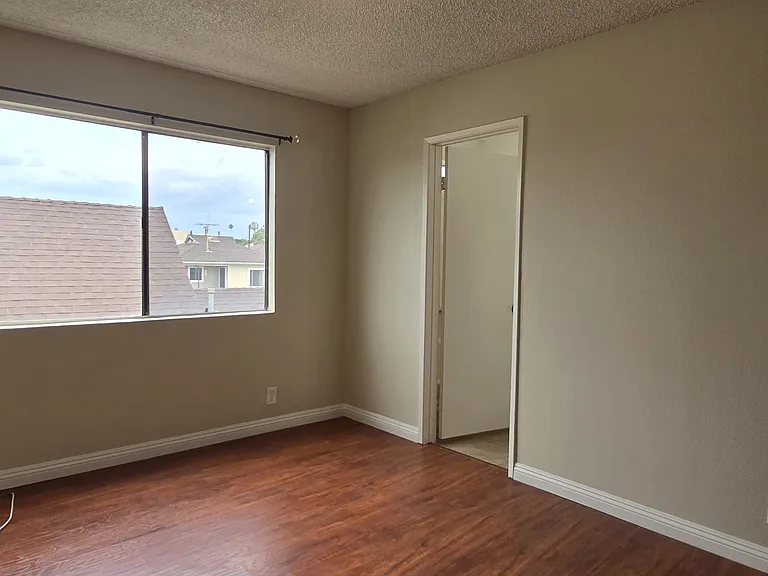 209 W Grand Ave #4 — Photo 11