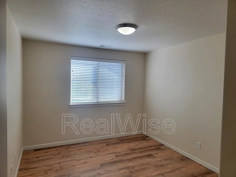 170 NW 30th St — Photo 13