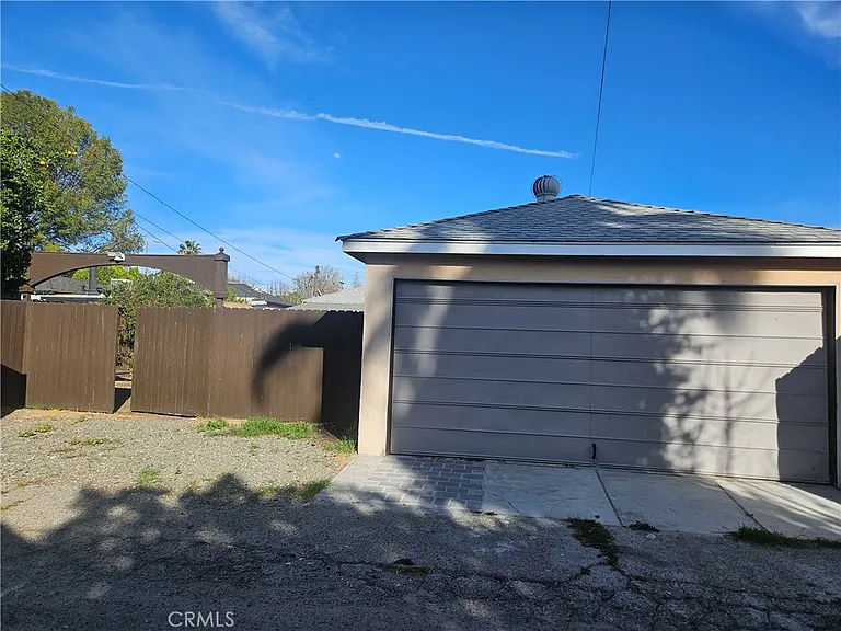 6907 White Oak Ave — Photo 47