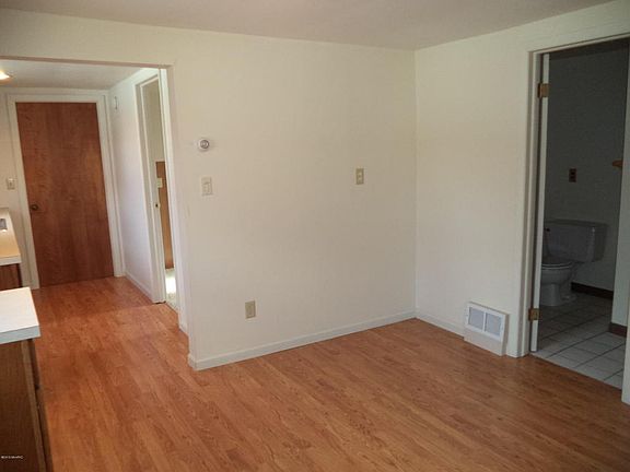 4th image of 2344 Norman Ave