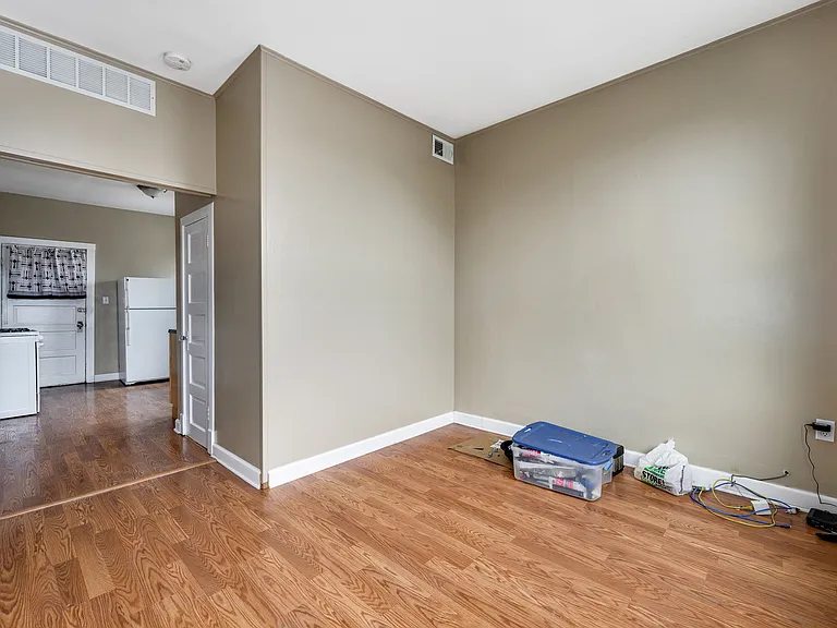 1015 W 31st Pl #2A — Photo 6