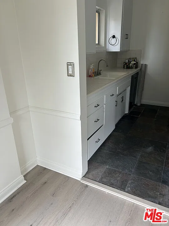 2 bed, 2.0 bath, 4972 sqft, $2,725 — Photo 3