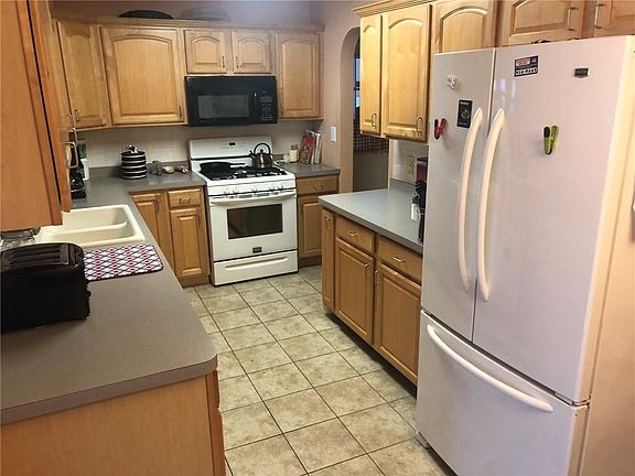 3rd image of 3240 W 32nd St