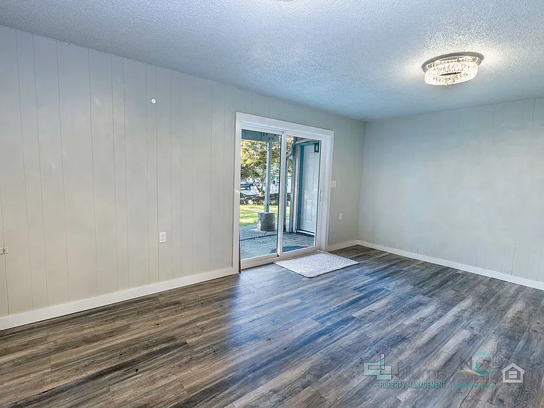 242 Hemlock St — Photo 38