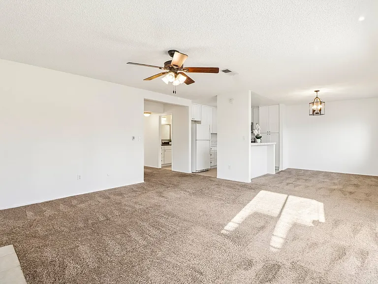 450 W Vermont Ave — Photo 6