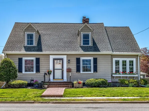 22 Newcastle Rd, Peabody, MA 01960