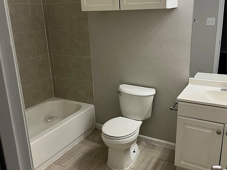 6813 Foster St — Photo 7