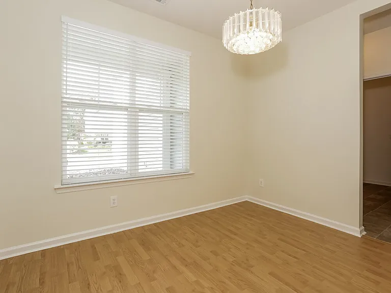8264 Chatham Oaks Dr — Photo 4