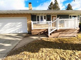 1252 S Highland Acres Rd, Bismarck, ND 58501
