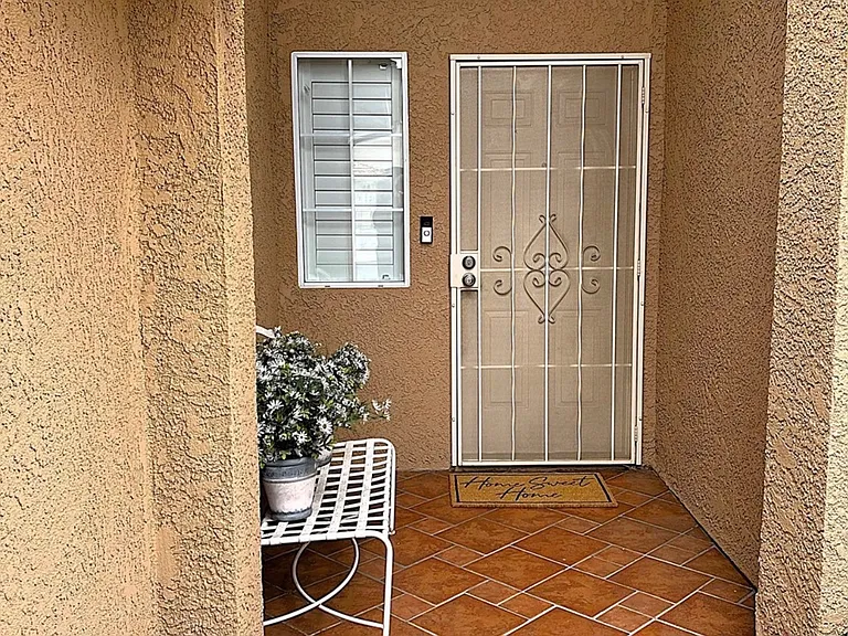 2682 Alegre Ave — Photo 3