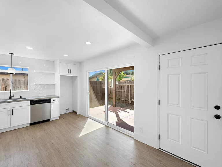 219 Avenida Santa Barbara — Photo 5