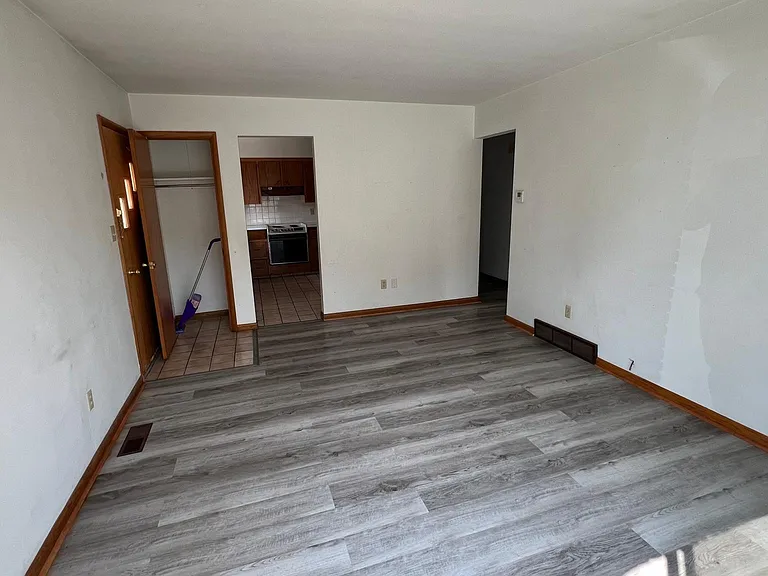 2596 & 2598 Ellet Ave #2598 — Photo 3