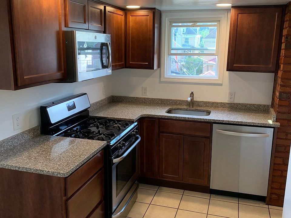 1st image of 102 Haldane St Floor 2