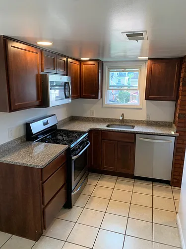 102 Haldane St #2 Photo 1