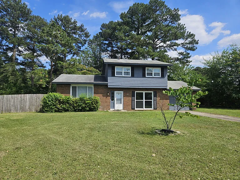 619 Berwick Dr — Photo 2