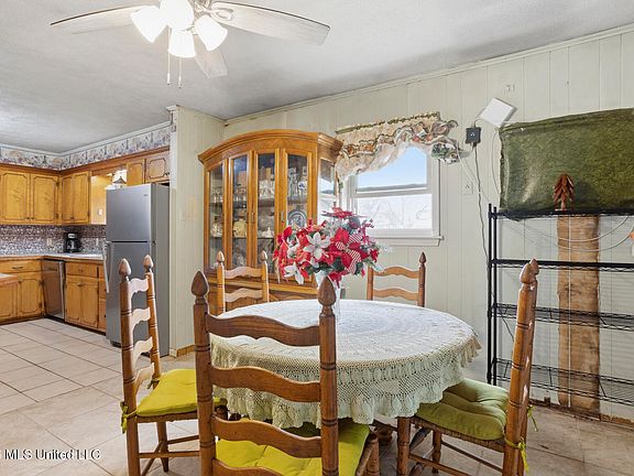 2nd image of 2729 Davis Rd