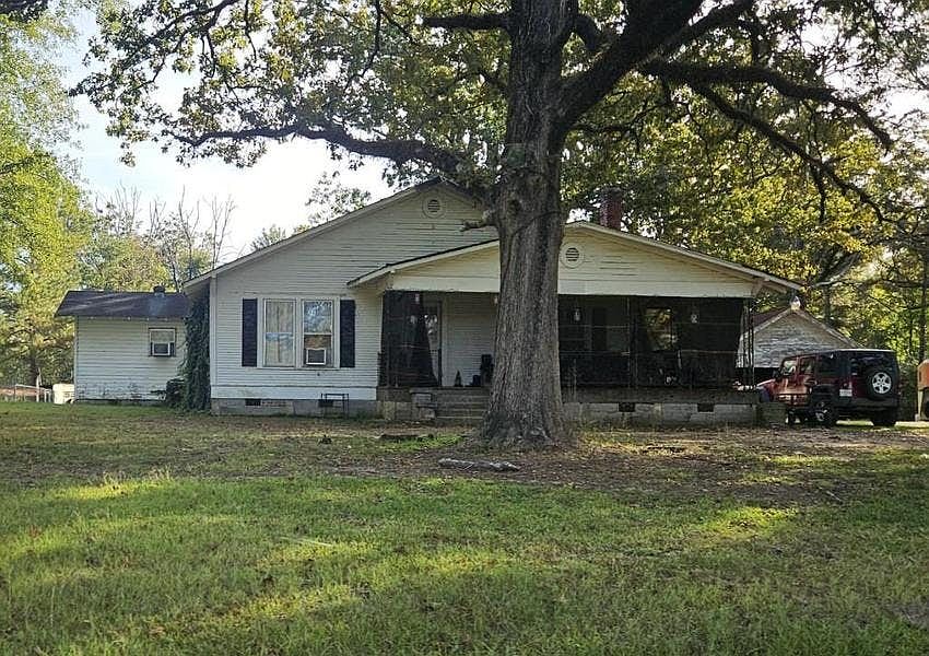 2nd image of 1115 Great Southern Rd