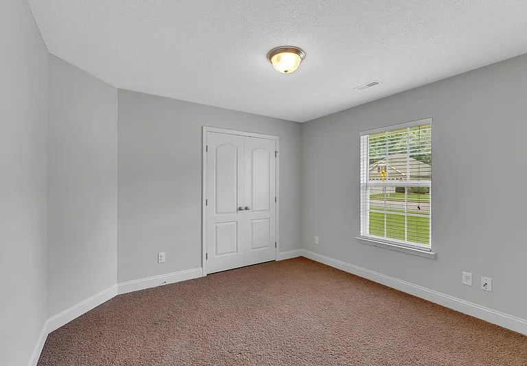 211 High Green Dr — Photo 7