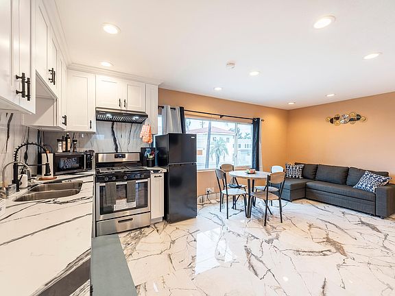 5th image of 3401 E Ocean Blvd #B