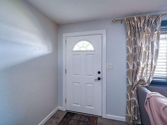 4th image of 3839 Utica Dr