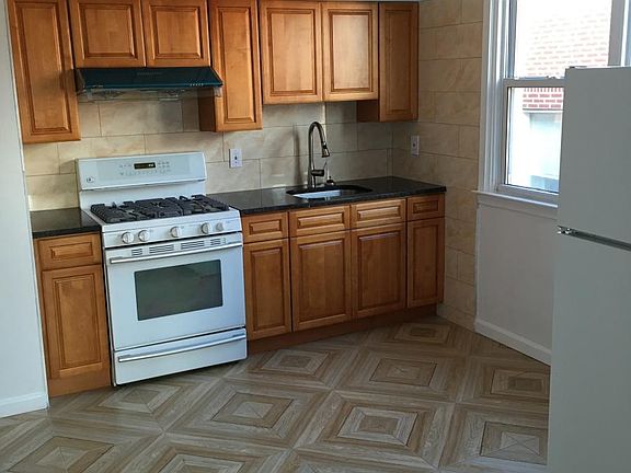 5th image of 4029 Sheffield Ave