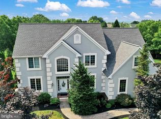 546 E Conestoga St, New Holland, PA 17557