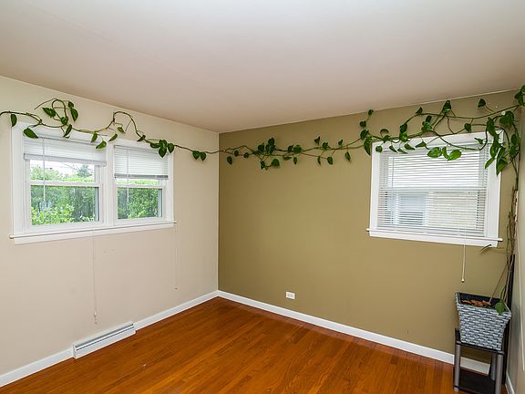 5th image of 264 Dalton Ave