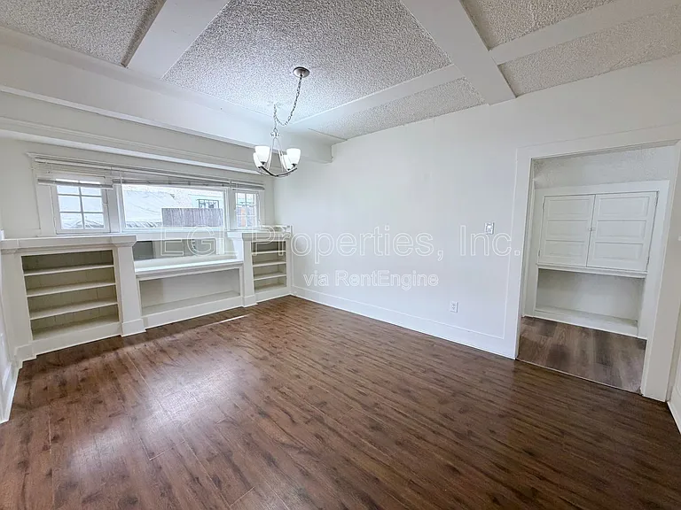 860 W 56th St — Photo 6