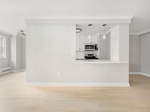 3rd image of 122 Ashland Pl APT 12L