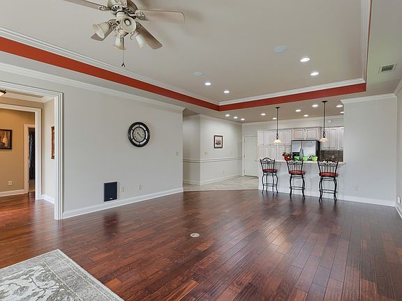 3rd image of 433 Stableford Cir