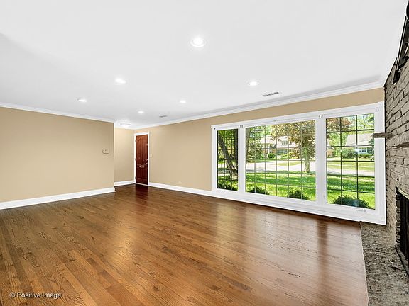 2nd image of 255 N Park Blvd