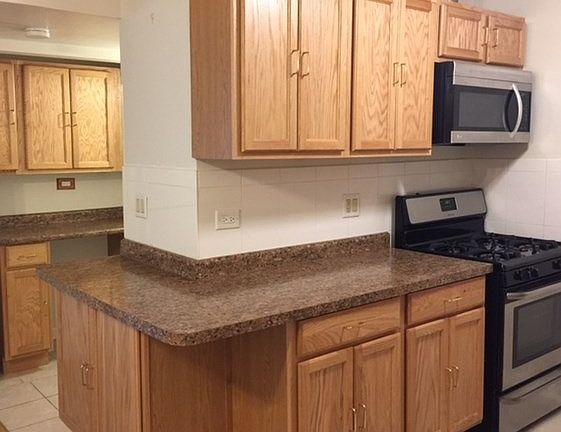 4th image of 16W543 Mockingbird Ln APT 208
