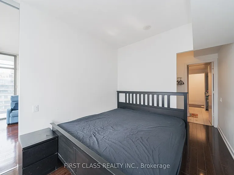 33 Charles St E #1409 — Photo 11