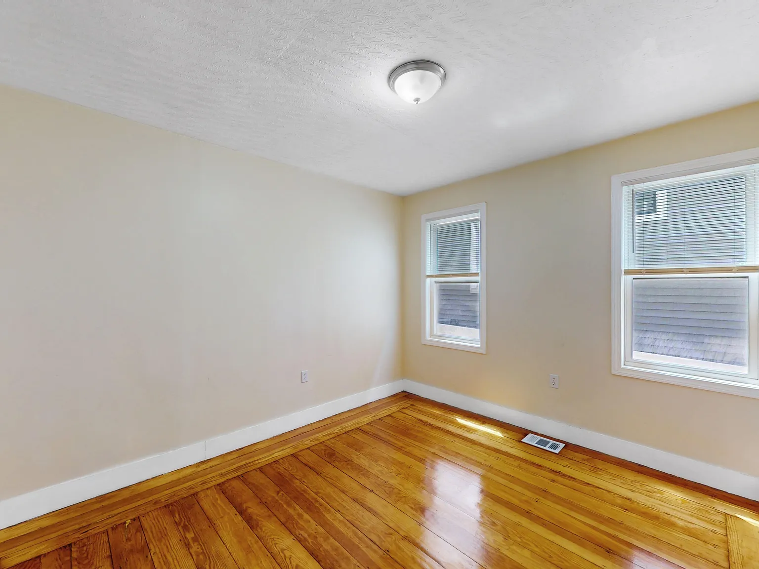 3 bed, 1.5 bath, 1250 sqft, $3,250 — Photo 4