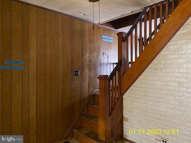 2nd image of 18 N Streeper St