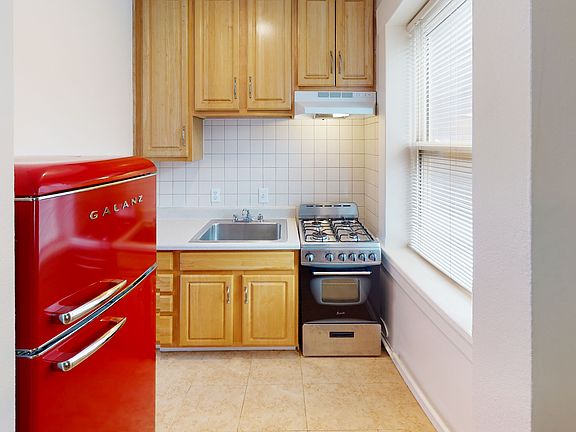 3rd image of 1750 N Pearl St #S12