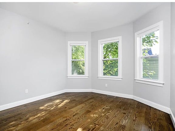 4th image of 7 Carolina Ave #1