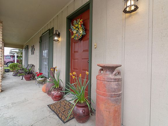 5th image of 409 Breton Dr