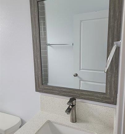 3rd image of 715 1/2 W 47th St #11046350