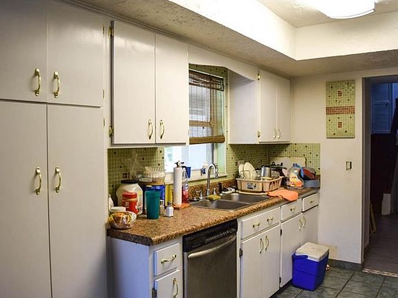5th image of 1820 Pearwood Ct