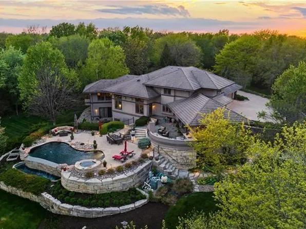 10785 W 192nd Pl, Spring Hill, KS 66083