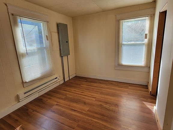 4th image of 1011 W Elm Arc
