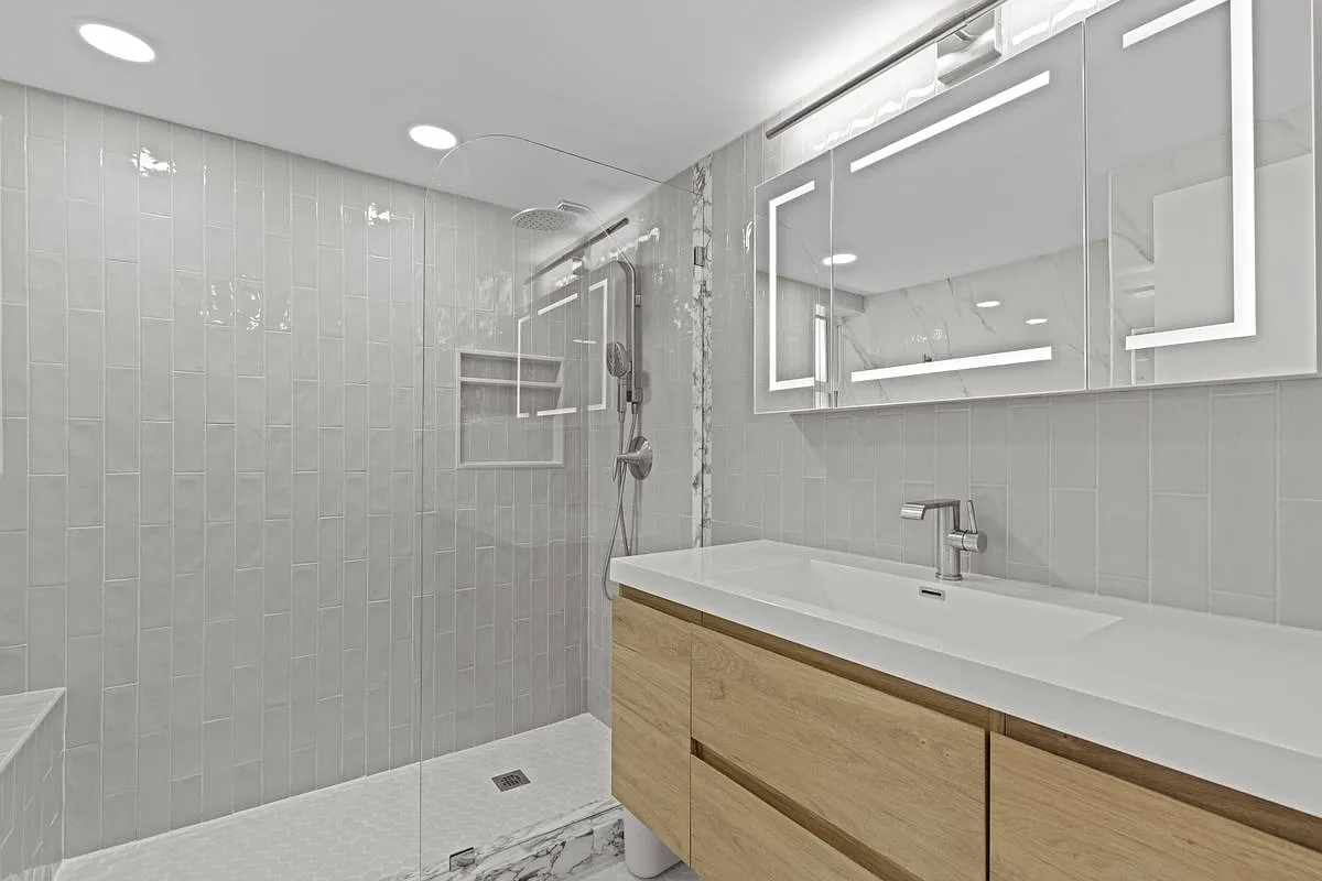 2 bed, 2.0 bath, 910 sqft, $3,400 — Photo 2