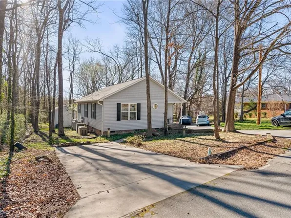 24 King St, Thomasville, NC 27360