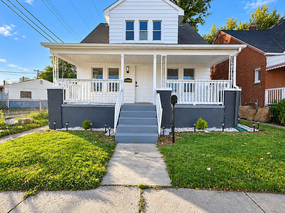 17055 Flora St