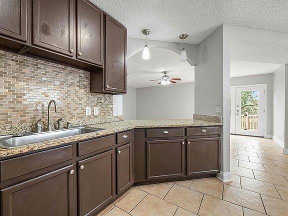 3rd image of 15305 Oconto Dr
