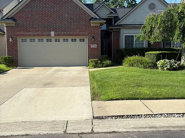 1723 Pine Forest Dr, Walled Lake, MI 48390